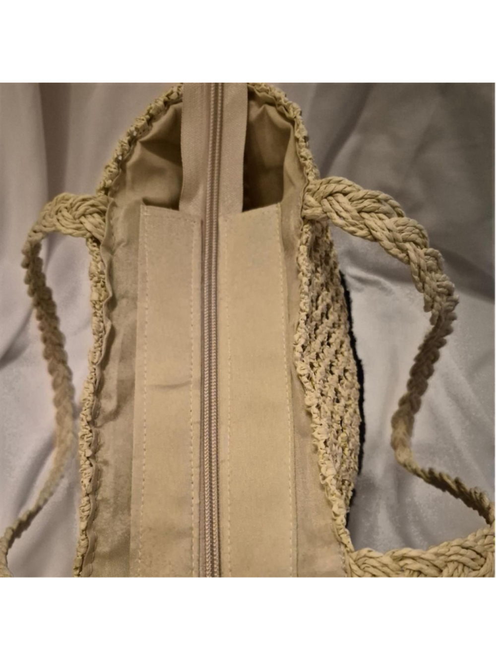 Boutique Crochet Handbag with 'Bonjour' Design
This is a boutique-style crochet - Picture 3 of 7